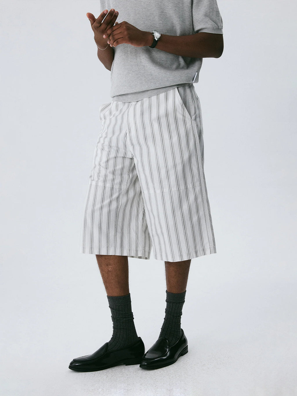 The Washed Stripe Short - Cotton 7 Length with Faded Grey Print & Metal Zipper